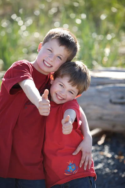 Två unga pojkar — Stockfoto