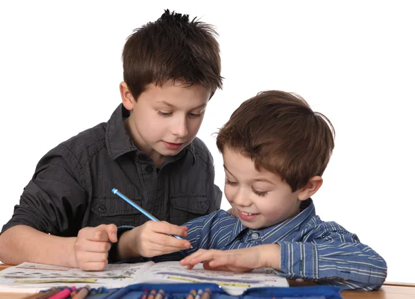 Dva mladí chlapci učení — Stock fotografie