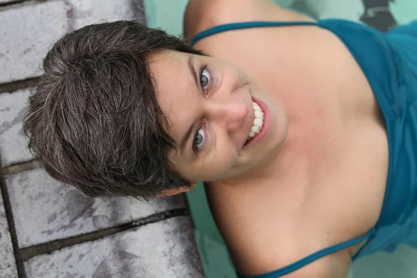 Mulher na piscina — Fotografia de Stock