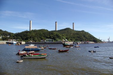 hong Kong çok gemi ile kıyı peyzaj