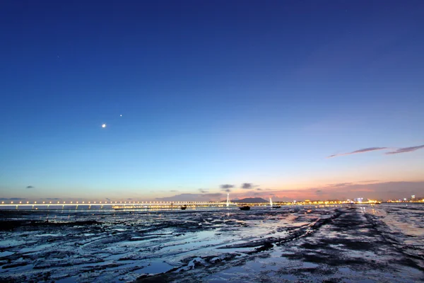 Zonsondergang langs de kust — Stockfoto