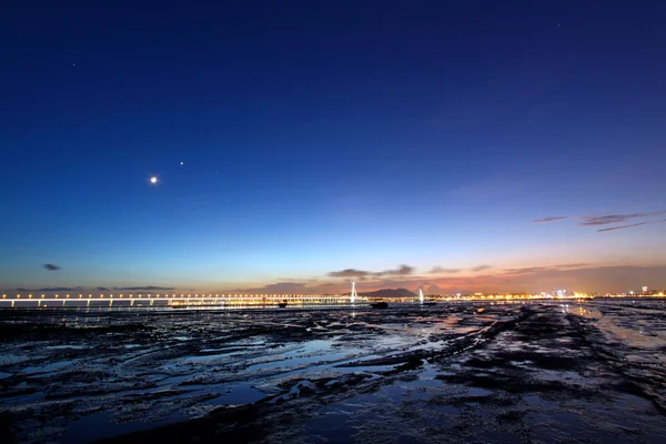 Zonsondergang langs de kust — Stockfoto
