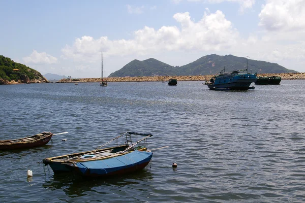 Pobřežní krajina s mnoha lodí v hong Kongu — Stock fotografie