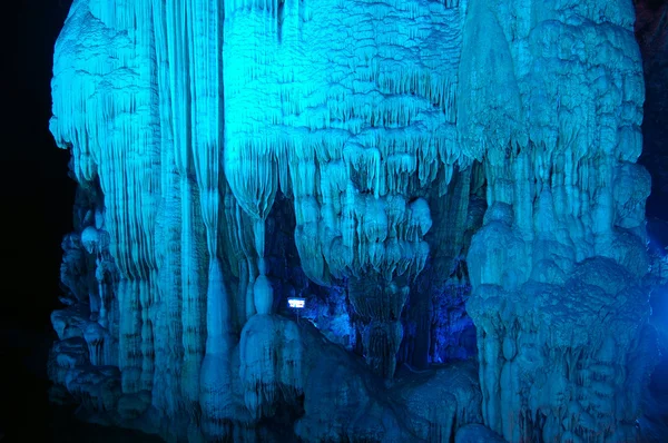 Yangshuo, 중국에 있는 지 하 동굴에 종유석 — 스톡 사진