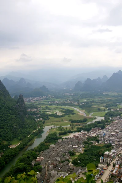 Krajina li řeky a vápencové útvary v Číně — Stock fotografie