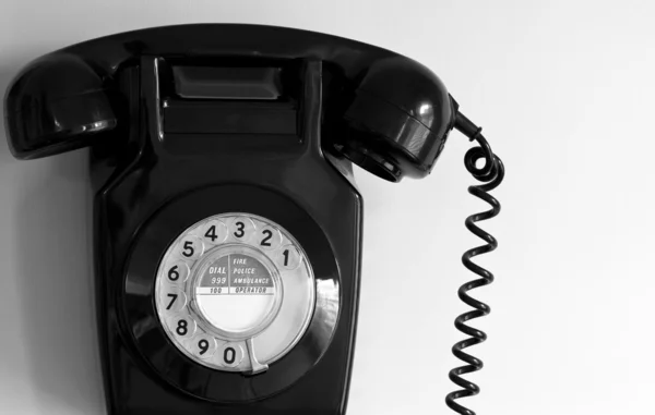 挂在墙上的旧老式英国电话 — 图库照片