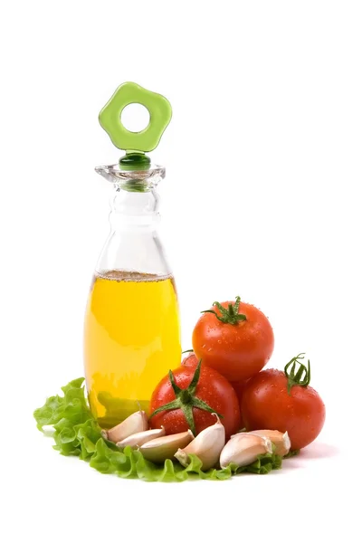 Botella con aceite y tomates —  Fotos de Stock