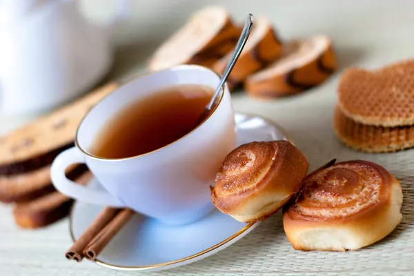 Чай с печеньем — стоковое фото