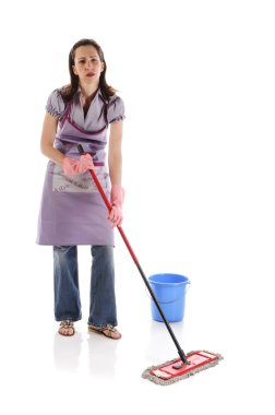temizlik malzemeleri ile ev hanımı