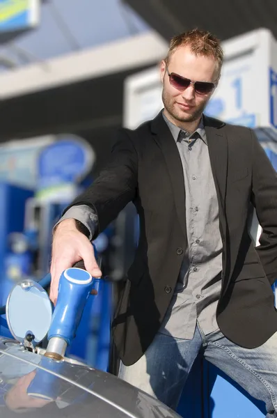 Young man at gas station — Stock Photo, Image