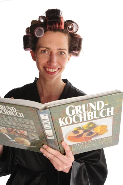 Hausfrau mit Kochbuch — Stockfoto
