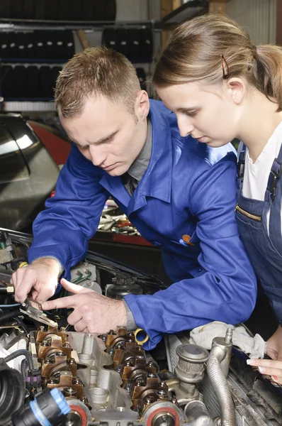 Female auto mechanic — Stock Photo, Image