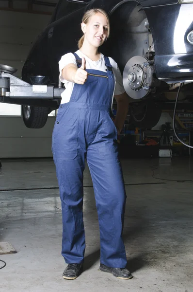 Auto Repair trainee está satisfeito — Fotografia de Stock