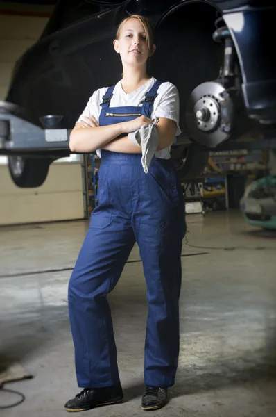 Auto Repair trainee está satisfeito — Fotografia de Stock