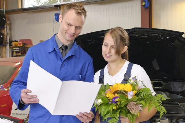 Female car mechanic happy — Stock Photo, Image