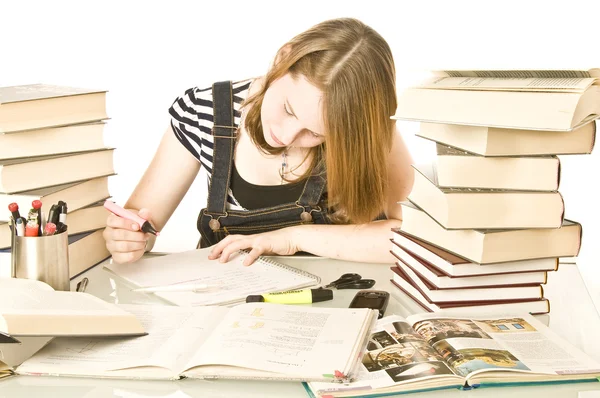 Linda chica haciendo la tarea — Foto de Stock