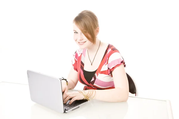 Menina bonito com laptop pc — Fotografia de Stock