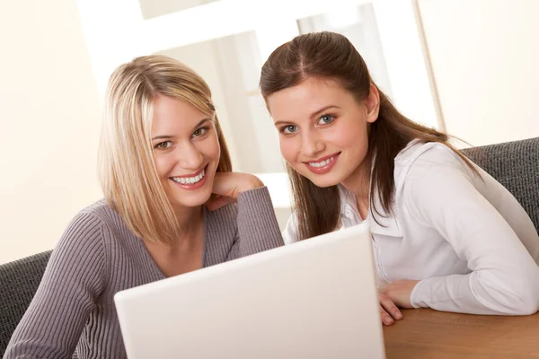 Two Smiling Students Laptop — Zdjęcie stockowe