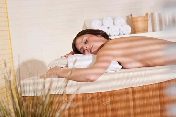 Spa Młoda Kobieta Podczas Odnowy Biologicznej Terapii Leczenia Relaks — Zdjęcie stockowe