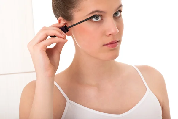 Body care series - young woman applying mascara — Stock Photo, Image