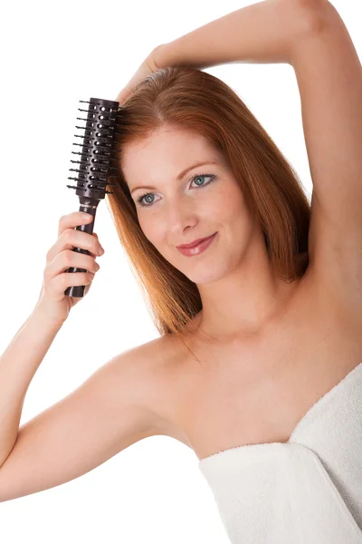 Jeune Femme Faisant Des Cheveux Sur Fond Blanc — Photo
