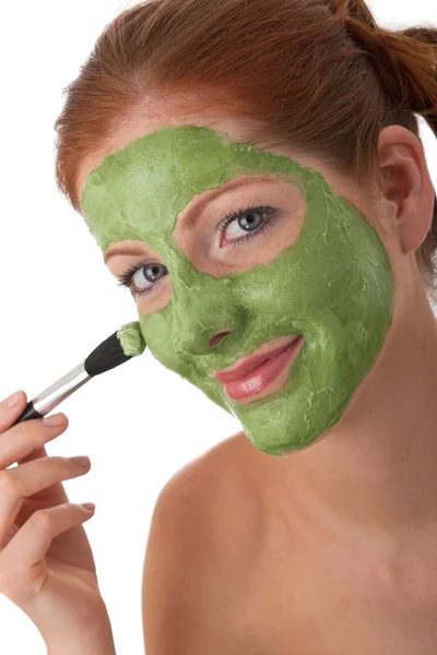 Ung Kvinna Med Ansiktsmask Vit Bakgrund — Stockfoto