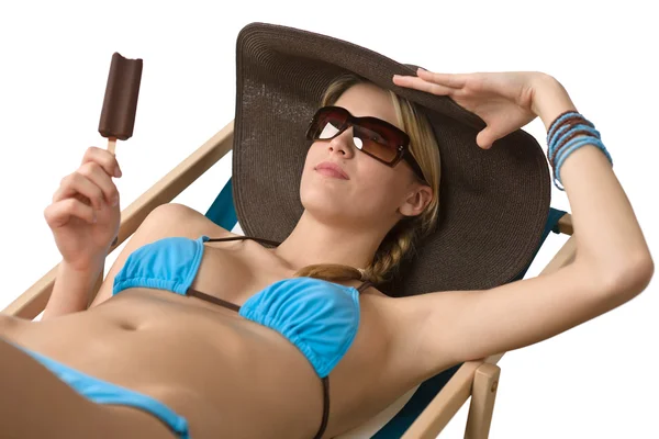 Beach Attractive Woman Hat Ice Lolly Sitting Deck Chair Bikini — Stock Photo, Image