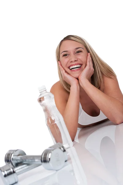 Blond Kvinna Med Vikter Och Flaska Vatten Vit Bakgrund — Stockfoto