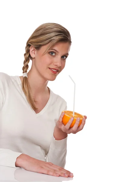 Femme Avec Orange Sur Fond Blanc — Photo