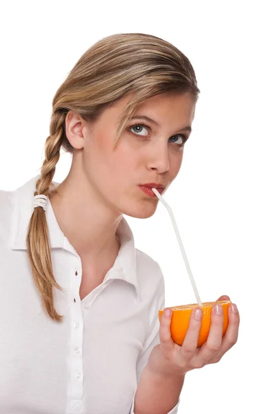 건강 한 라이프 스타일 시리즈-오렌지를 마시는 여자 — 스톡 사진