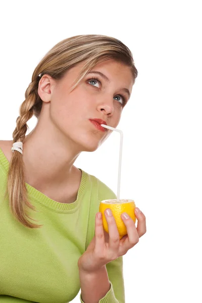 Gezonde levensstijl serie - vrouw met citroen — Stockfoto