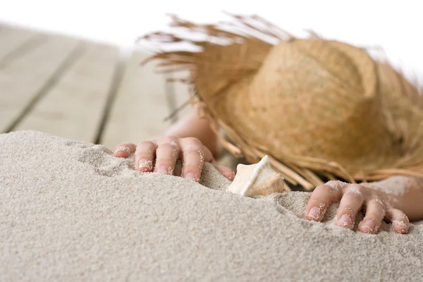 Γυμνή Γυναίκα Ηλιοθεραπεία Στην Παραλία Ψάθινο Καπέλο Που Ξάπλωμα — Φωτογραφία Αρχείου