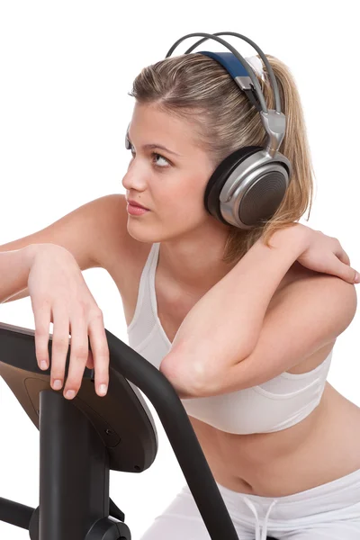 Fitness serie - vrouw met hoofdtelefoon uitoefening — Stockfoto