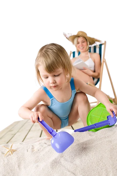Strand Moeder Met Kind Spelen Met Speelgoed Zand — Stockfoto