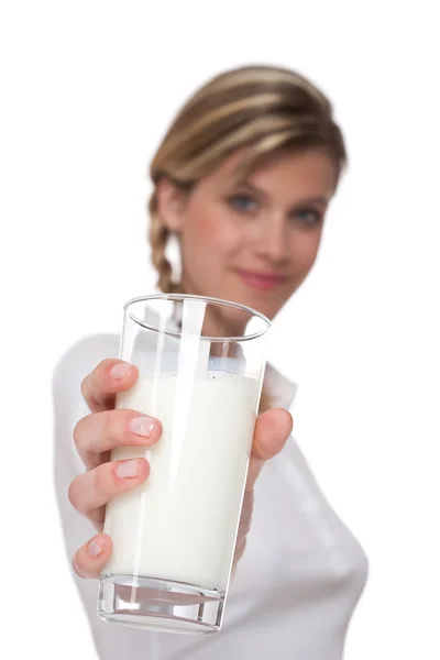 健康的生活方式系列 一杯牛奶在白色背景 焦点手上 — 图库照片