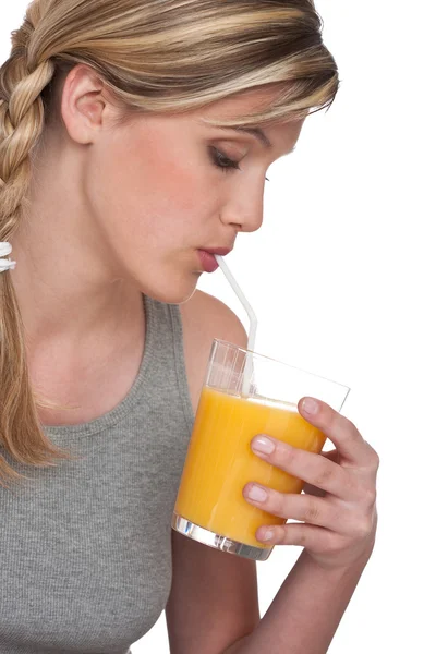 Série de estilo de vida saudável - Mulher bebendo suco de laranja — Fotografia de Stock