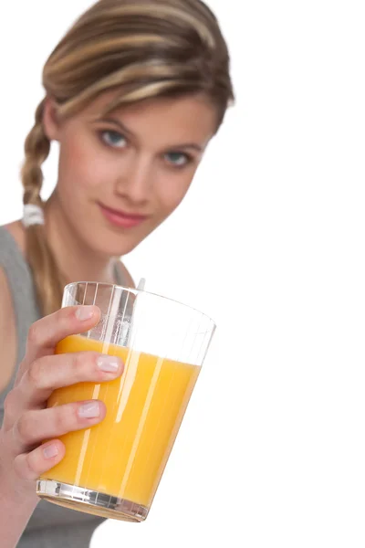 Sağlıklı bir yaşam tarzı serisi - kadın portakal suyu bir bardak — Stok fotoğraf