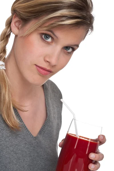 Serie über gesunden Lebensstil - Frau hält Glas Tomatensaft in der Hand — Stockfoto