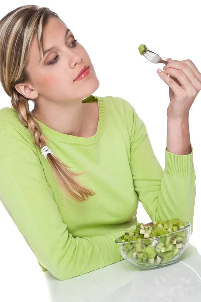 Mulher Comendo Kiwi Fundo Branco — Fotografia de Stock