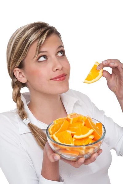 Здоровый образ жизни серии - женщина держит оранжевый — стоковое фото