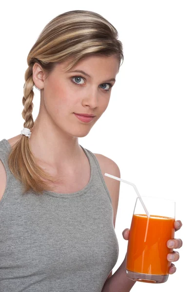 Serie estilo de vida saludable - Mujer sosteniendo un vaso de jugo de zanahoria — Foto de Stock