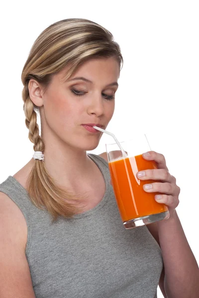Hälsosam livsstil-serien - kvinna med morotsjuice — Stockfoto