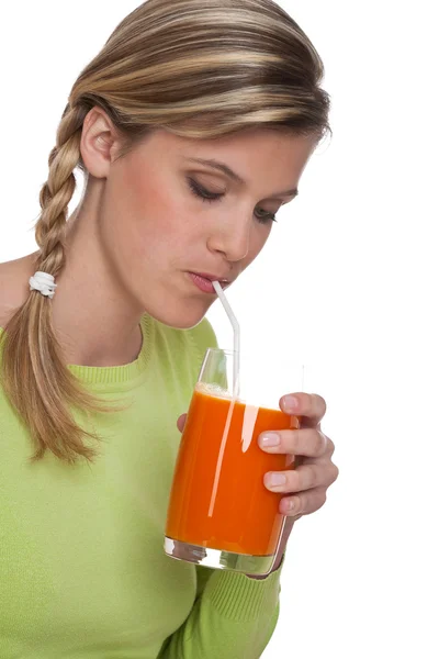 Mujer Bebiendo Jugo Zanahoria Sobre Fondo Blanco — Foto de Stock