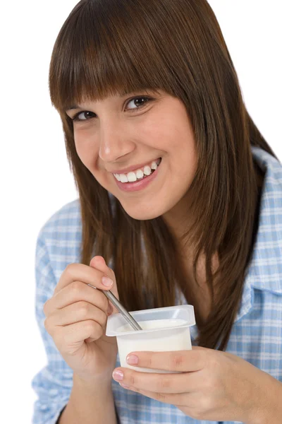 Femmina Adolescente Mangiare Yogurt Sano Prima Colazione Pigiama Sfondo Bianco — Foto Stock