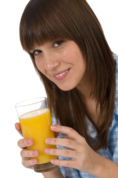 Vrouwelijke tiener met gezonde sinaasappelsap — Stockfoto