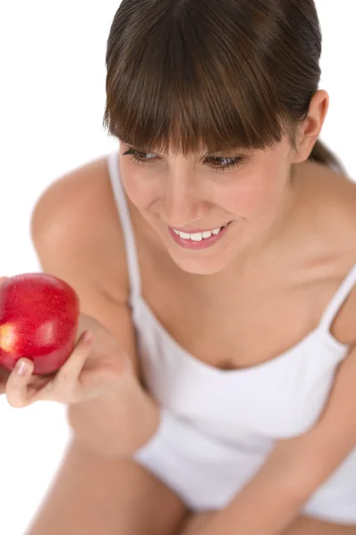 女性青少年在白色背景上早餐吃苹果 — 图库照片