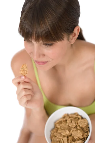 Kobiece kobieta młody nastolatek jeść zbóż zdrowy śniadanie — Zdjęcie stockowe
