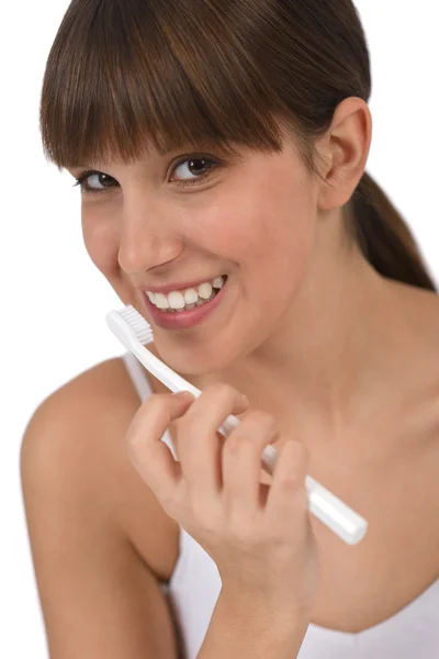 Péče o tělo - ženský teenager čistit zuby — Stock fotografie