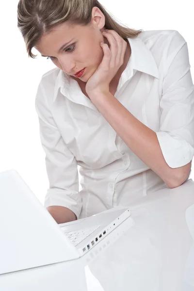 Frau Arbeitet Mit Laptop Auf Weißem Hintergrund — Stockfoto