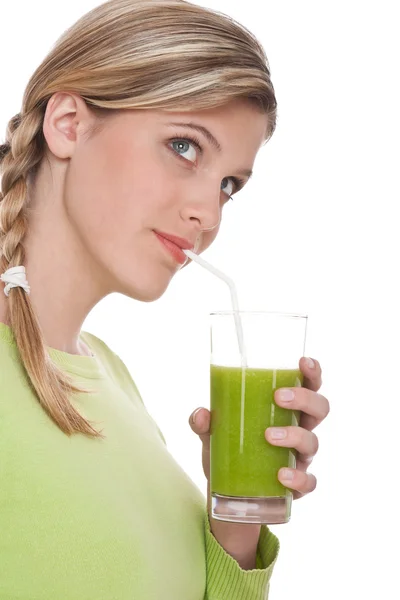 Serie estilo de vida saludable - Mujer bebiendo jugo de kiwi —  Fotos de Stock